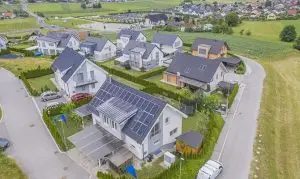 Paneles solares instalados en viviendas